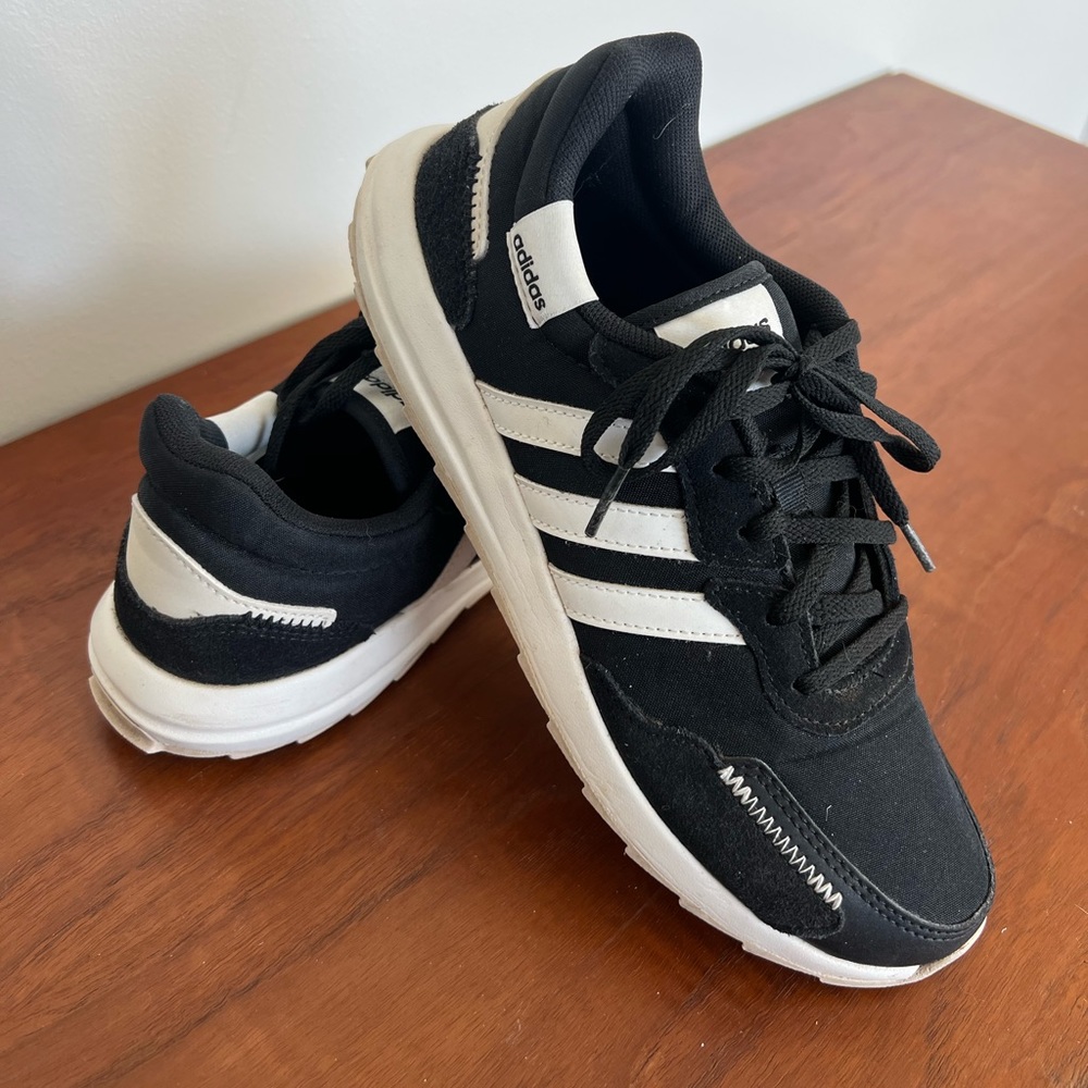 EUC Women’s Adidas Sneakers